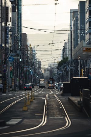「夕の街、鉄は融け。」 