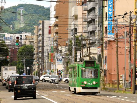 「大倉山を背に」 