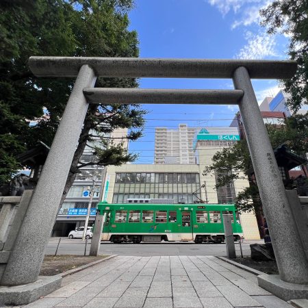 「神社前の市電」 