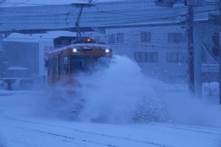 「雪との格闘」 