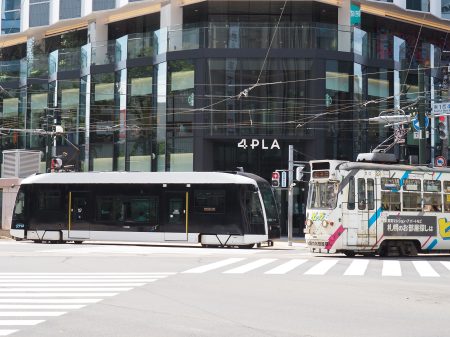 「４丁目交差点の市電 」