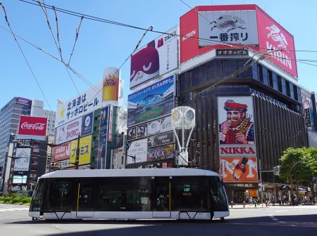 「すすきの交差点の市電」 