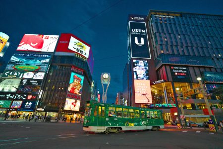 「賑わいの中を走る」 