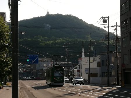 「藻岩山と市電」 