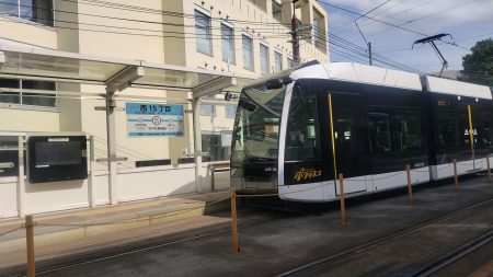 「西１５丁目にとまりそうなポラリス」 